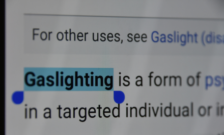 ¿Eres victima de «gaslighting» o luz de gas?