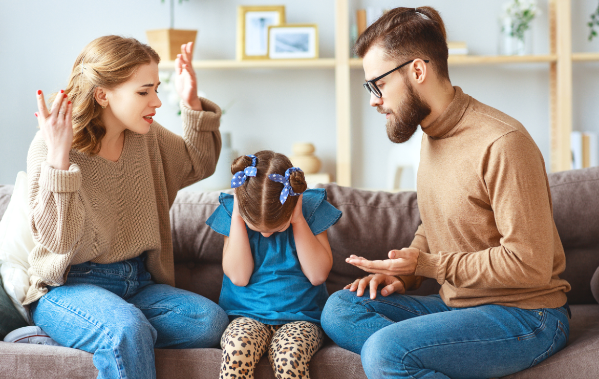 La importancia de mantener relaciones familiares positivas para los niños después del divorcio.